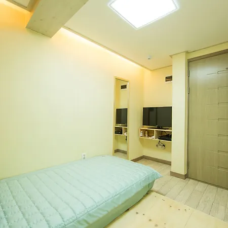 Guesthouse The Hill-3