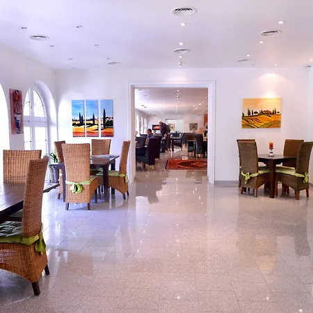 Alpha Hotel Garni-2