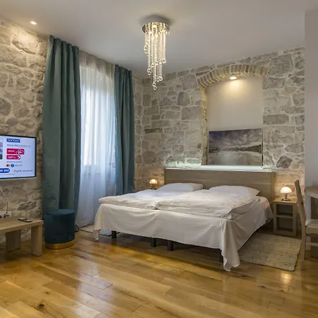 Tifani Luxury Rooms-2