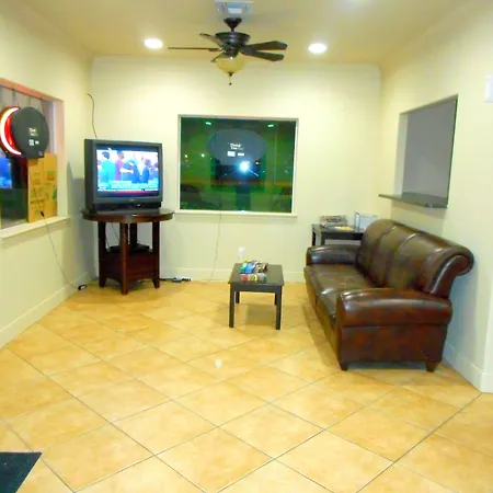 Crossroads Inn & Suites-2