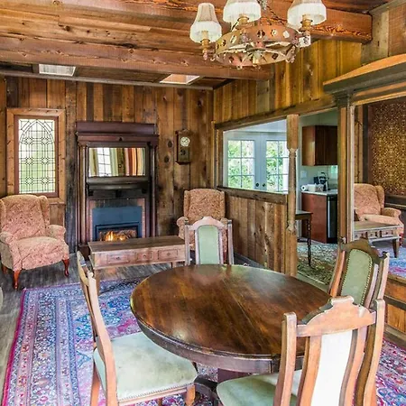 Jenner Inn-3