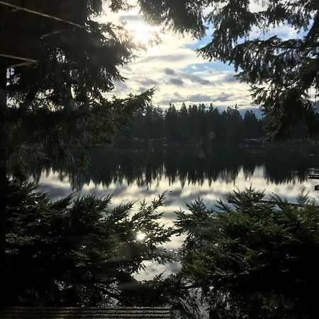 Cottage Lake Bed And Breakfast-3