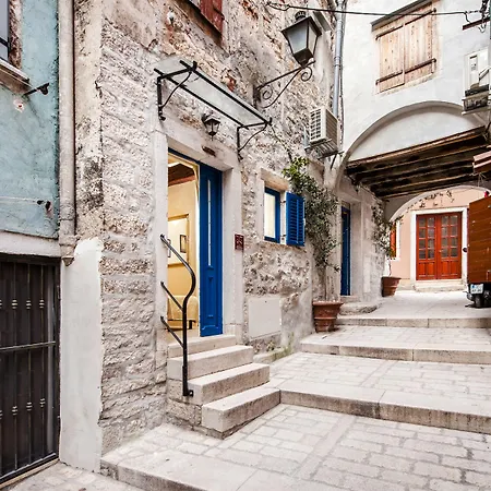 Guest House Sotto I Volti Centro Storico-3