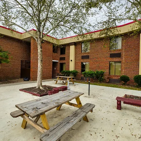 Red Roof Inn & Suites Jacksonville, Nc-3