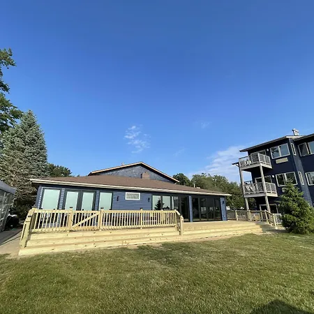 Lake Bluff Inn And Suites-2