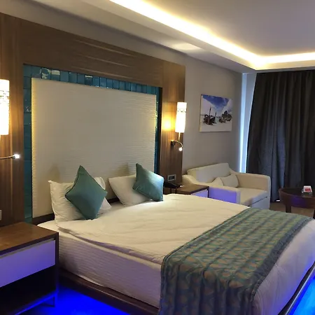 Ramada Hotel & Suites By Wyndham Kusadasi-3
