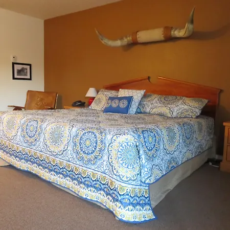 Raton Pass Motor Inn-3
