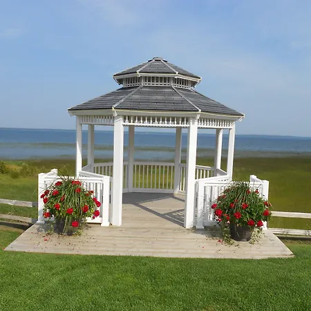 Terrace Bay Hotel - Lakefront-3