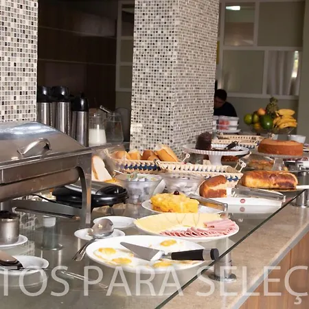 Victoria Plaza Hotel-2