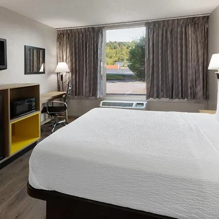 Days Inn By Wyndham Cambridge-2
