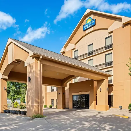 Days Inn & Suites By Wyndham Cedar Rapids-3