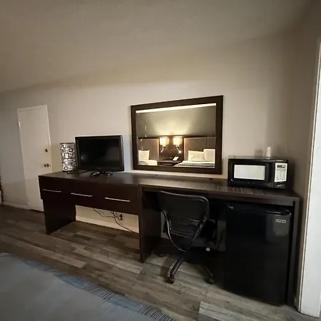 Wilkes-Barre Inn & Suites-2