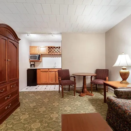 Ramada By Wyndham State College Hotel & Conference Center-3