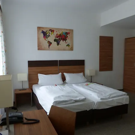 Hotel am Ludwigsplatz-3