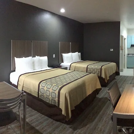 Scottish Inn & Suites - Conroe-2