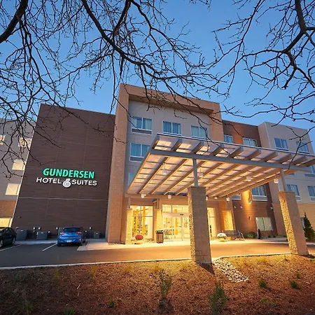 Gundersen Hotel & Suites-2