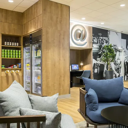 Courtyard By Marriott Edinburgh West-3