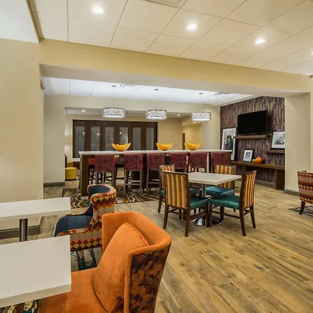Hampton Inn Newport-2