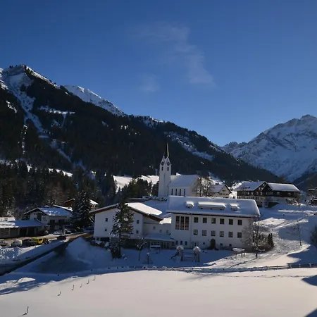 Alp-Chalet-3