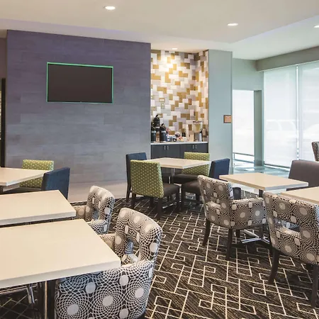 La Quinta Inn & Suites By Wyndham Atlanta South - Mcdonough-3
