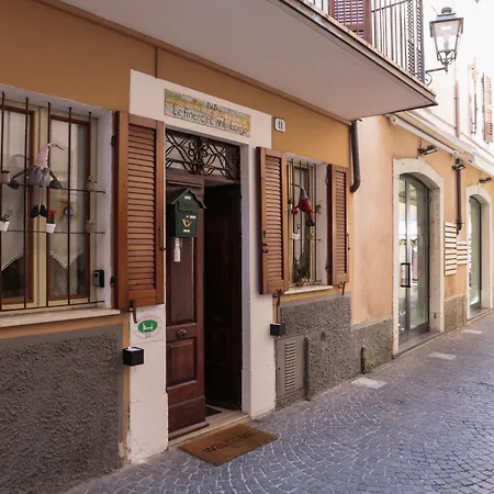 Le Finestre Sul Borgo Rooms-3