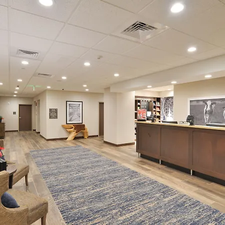 Hampton Inn & Suites Menomonie-Uw Stout-3