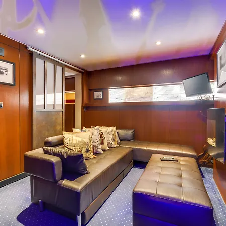 VIP Paris Yacht Hôtel-2