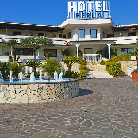 Perla Hotel E Garden - Free Parking And Pool - Open Area With Beautiful View Of The Landscape-3