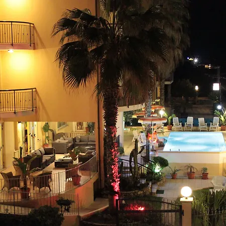 Lion'S Hotel-3