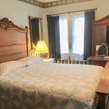 Old Iron Inn Bed And Breakfast-3