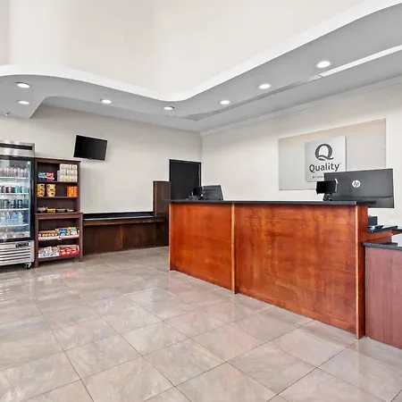 Quality Inn & Suites At Tropicana Field-3