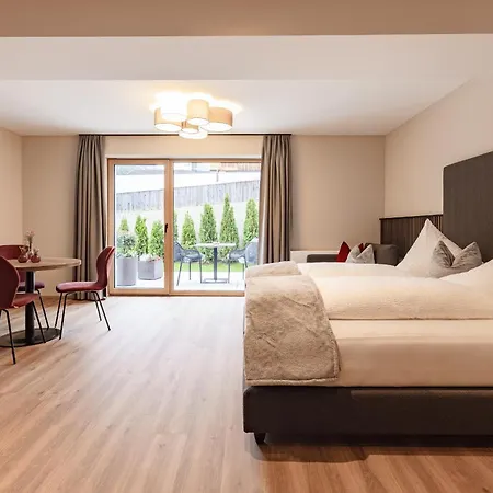 Kristall Apartments-3