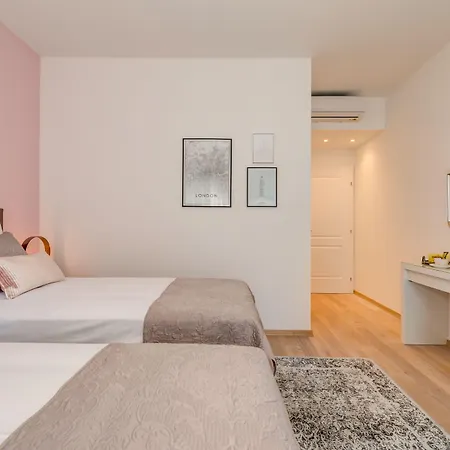 Capital Apartments And Rooms-2
