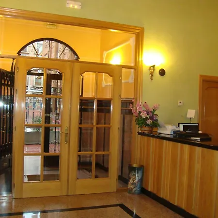 Hostal Universal-2