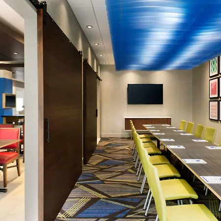 Holiday Inn Express & Suites Red Wing-3