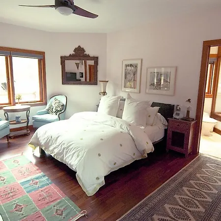 East Hampton Art House Bed And Breakfast-2