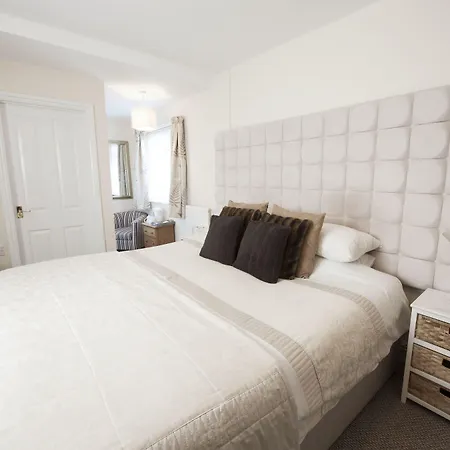 High Hedges Guest House-2