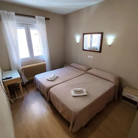 Hostal Hernan Cortes-2