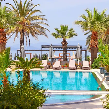Moyo Luxury Hotel & Beach-3