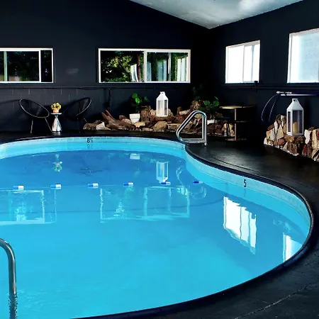 Sierra Blue Hotel & Swim Club-3