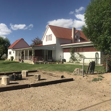 Cowboy Country Inn-3