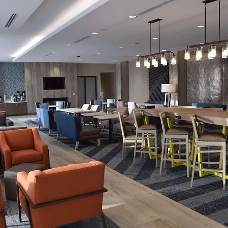 La Quinta Inn & Suites By Wyndham Middletown-Goshen-3