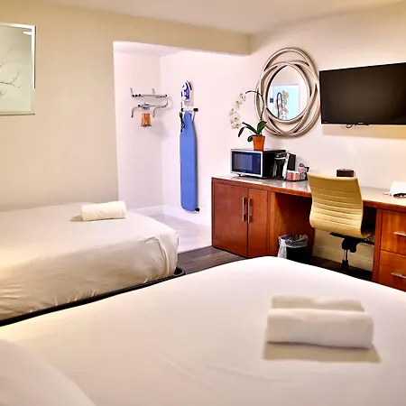 Travelodge By Wyndham Crescent City-3