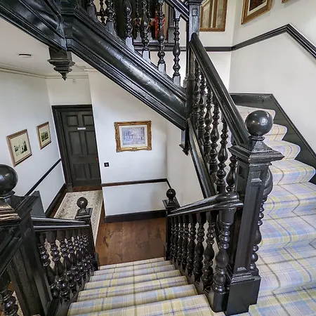 Cambeth Lodge Guesthouse-2