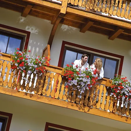 Alpin&Vital Hotel La Perla-3