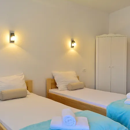 Golden B&B-2