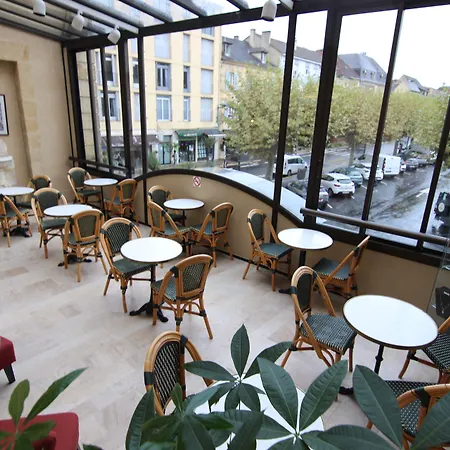 Hôtel Montaigne-3