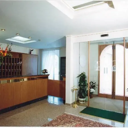 Hotel 2000-2