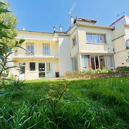 Reims Sherpa Guest House-3