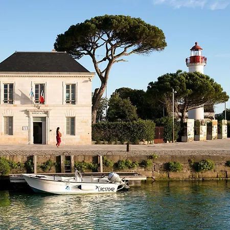Un Hôtel En Ville-3